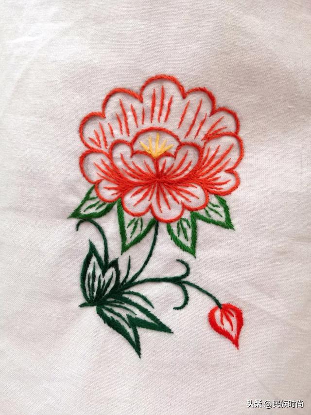 别具特色的布依服饰，别具特色的布依服饰作品（非遗复古风也能穿出时尚）