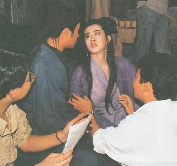 王祖贤与张国荣一起演的电影叫什么名字，张学友和王祖贤主演的电影（拍了一部难以逾越的鬼片）