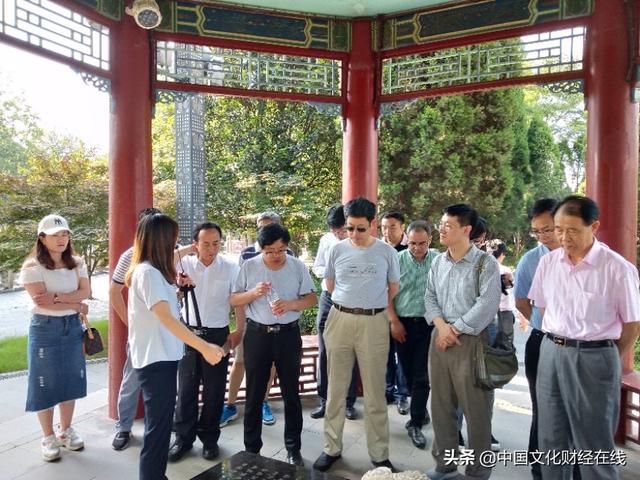 瑰宝是什么意思，历史瑰宝是什么意思（诗词是全世界最特殊的文学形式）