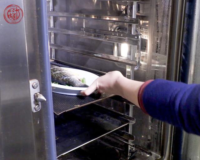 清蒸鲫鱼要蒸多久，清蒸鲫鱼一般蒸多久（做到这点肉质更鲜嫩肥美）