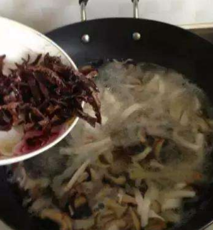 胡辣汤的制作方法，简单的胡辣汤制作方法（胡辣汤家常做法）