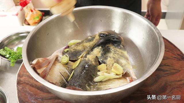 鱼头怎么做好吃，这才是“清蒸鱼头”最好吃的做法（鱼头怎么做好吃又简单视频）