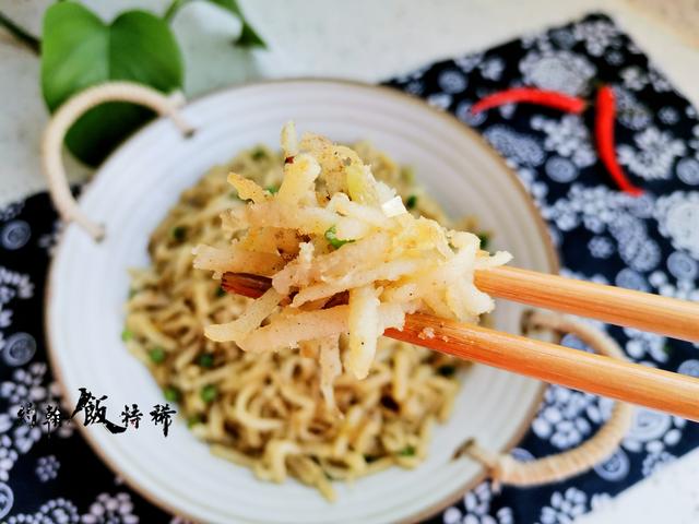 洋芋擦擦的做法，洋芋擦擦的制作做法（西北特色美食洋芋擦擦）