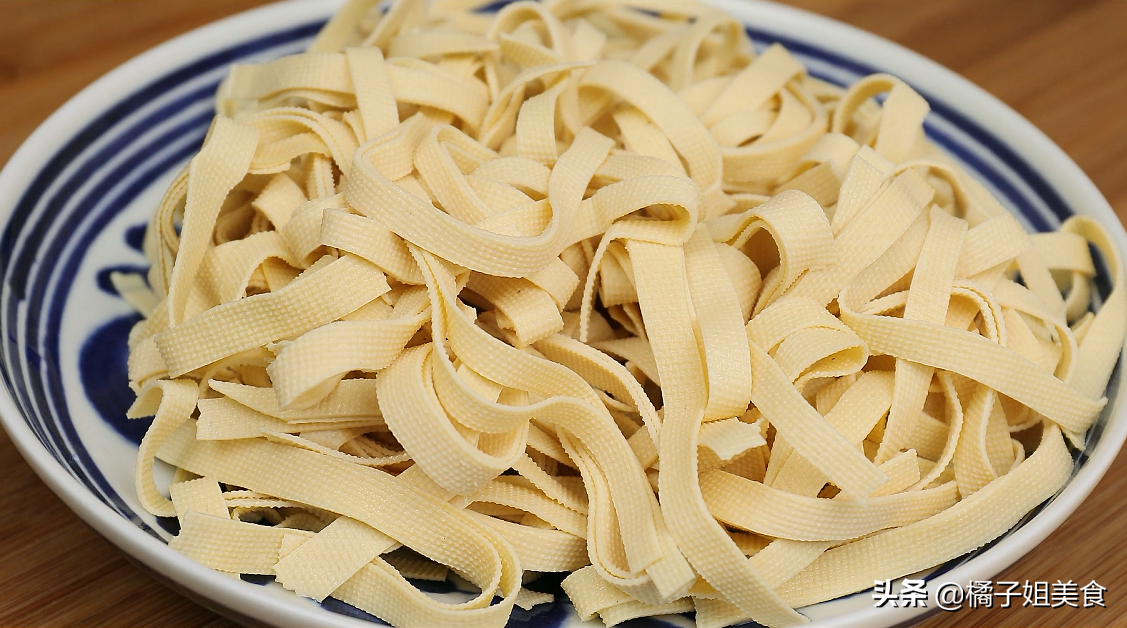 图片[3]-【红薯粉丝煮豆腐皮】做法步骤图 香辣过瘾 10分钟完成-起舞食谱网