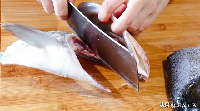 鱼头豆腐的做法，酸菜鱼头豆腐的做法（教你豆腐鱼头的懒人做法）