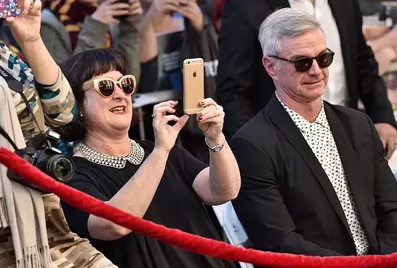 新手怎么安装windows10电脑系统，“哈利波特”把豪宅卖给了自己的父母