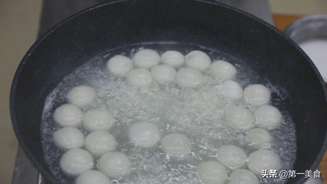 汤圆是怎么做的，汤圆的做法及配料窍门（自制汤圆：记住关键两点）