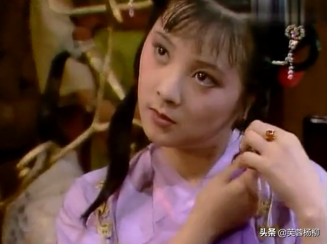 新红楼梦蒋梦婕，蒋梦婕在《新红楼梦》里的这段也太搞笑了吧！（没有对比就没有伤害）