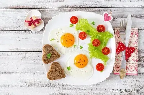 鸡蛋的英文是什么，鸡蛋的英文是什么意思（煎蛋、煮蛋、炒蛋用英语咋说）