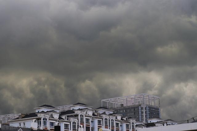 溪上遇雨原文及翻译 作者是谁，溪上遇雨原文及翻译（溪上遇雨二首崔道融）