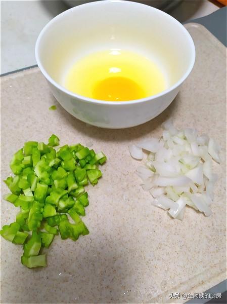 凉拌炒鸡蛋什么意思，是不是凉拌炒鸡蛋（夏季里的必吃菜）