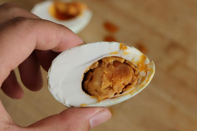 咸鸭蛋制作方法，制作咸鸭蛋的方法（保证个个流油起沙）