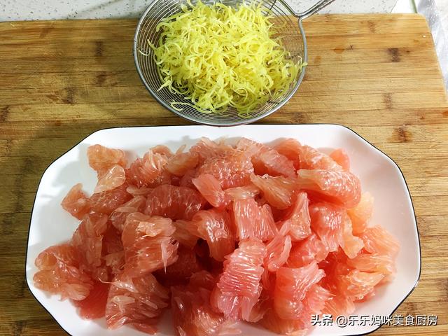 柚子茶的做法，柚子茶的功效与作用及食用方法（入冬后建议多喝蜂蜜柚子茶）