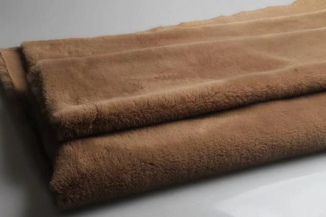 貂皮分为几种，貂皮有哪些种类（冬季皮草怎么挑，牢记这三点）