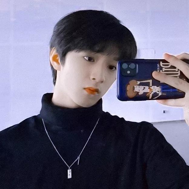 刘耀文头像女生专用，刘耀文｜帅且自知的靓仔微信（壁纸加头像）