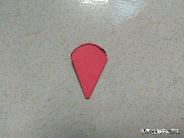 用卡纸做玫瑰花，简单又好看的手工折纸玫瑰花（梅子教你DIY玫瑰花折纸）