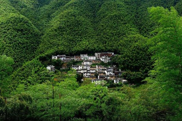 宏村在哪里，安徽宏村在哪里（宏村、西递等旅游景区恢复开放）