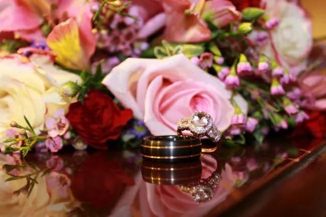 戴戒指有什么讲究，戴戒指的讲究有哪些（戒指的戴法与含义）