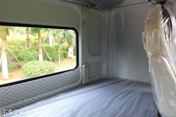 内饰以实用为主 储物空间超丰富