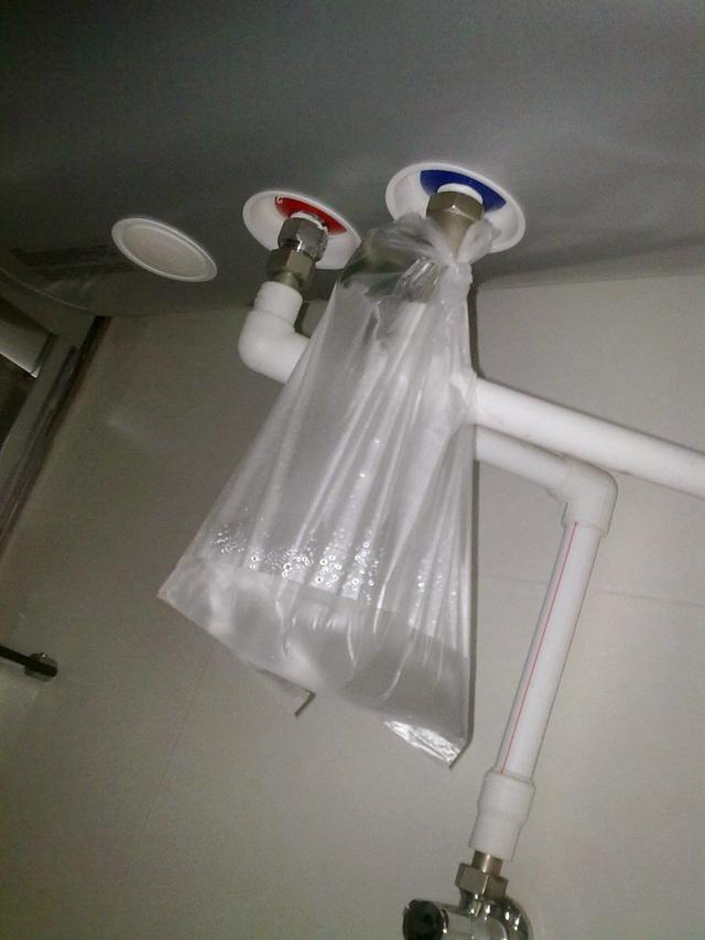 热水器排水阀一直滴水小妙招，热水器泄压阀一直滴水怎么办（热水器加热时泄压阀滴水）