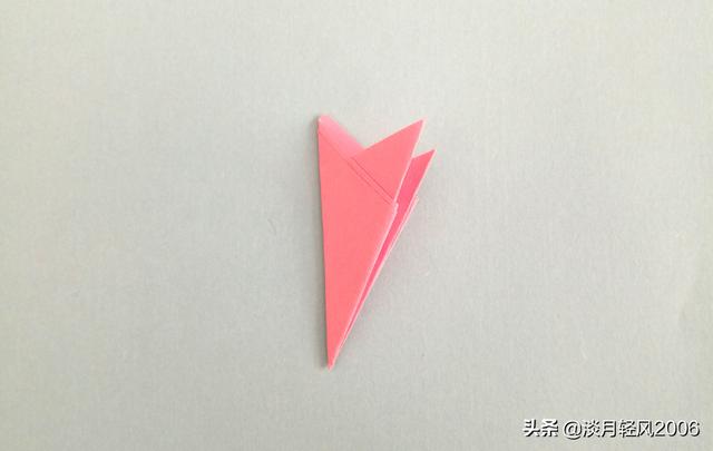 简单的剪纸手工，儿童简单手工剪纸教程（一张纸剪出一朵简单的花朵）