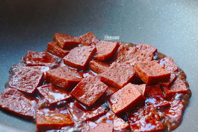 豆腐干简单的做法，豆腐干简单的做法视频（上海特色小吃蜜汁豆干）