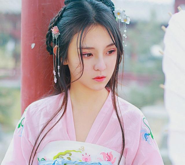 谁怜越女颜如玉，赞美三个美女的诗句（嫁得好对女人最重要）