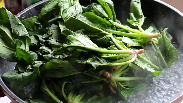 菠菜需要焯水吗，素炒菠菜不焯水可以吗（酒店的凉拌菠菜为什么那么好吃过瘾）