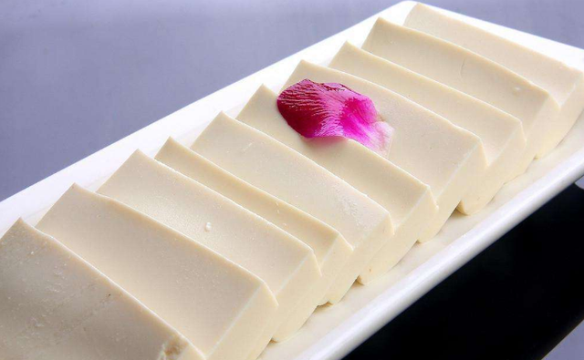 豆腐放冰箱冷藏可以放几天，豆腐可以放冰箱保存几天（只要一碗水，放10天依旧新鲜）