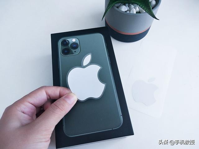 苹果送的贴纸有什么用，苹果送的贴纸干嘛用的（iPhone包装盒里的苹果Logo贴纸究竟有什么用）