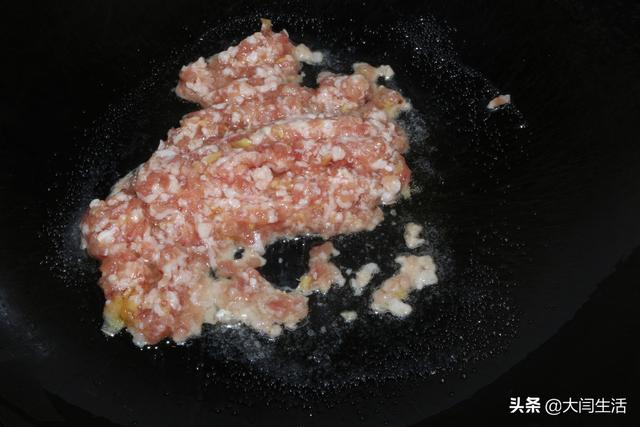 茄子炒饭怎么做，炒茄子拌面条的家常做法（做一盘咸鲜实惠炒饭）