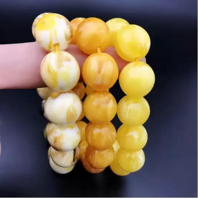 真蜜蜡与假蜜蜡区别图，怎么分辨真假蜜蜡（看图教你分辨真假蜜蜡）