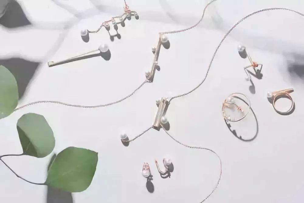 砭石手链孕妇可以戴吗，砭石手链孕妇可以戴吗左手（怀孕期间可以戴首饰吗）