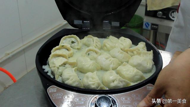 锅贴煎饺的做法，锅贴煎饺的做法大全（大厨讲解锅贴做法）