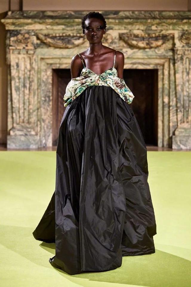 2020年时装周流行风格穿搭，2020年时装流行主题（前两款一般人也能随便穿）