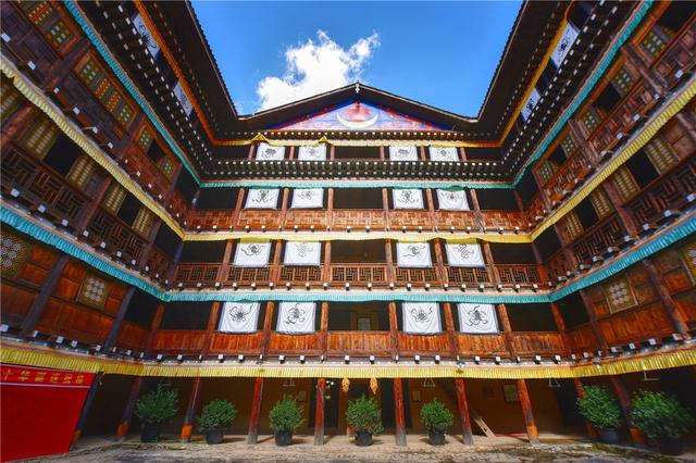 九寨沟海拔最高多少米，九寨沟海拔高度是多少米（中国最美的县城之一）