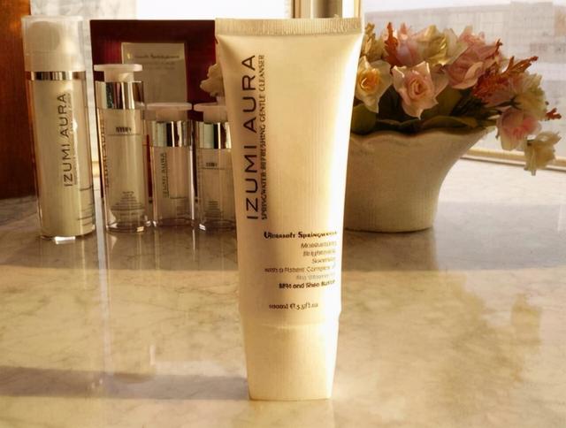 祛痘的护肤品，这些洗面奶令肌肤水嫩剔透（适合长痘女生的护肤品）