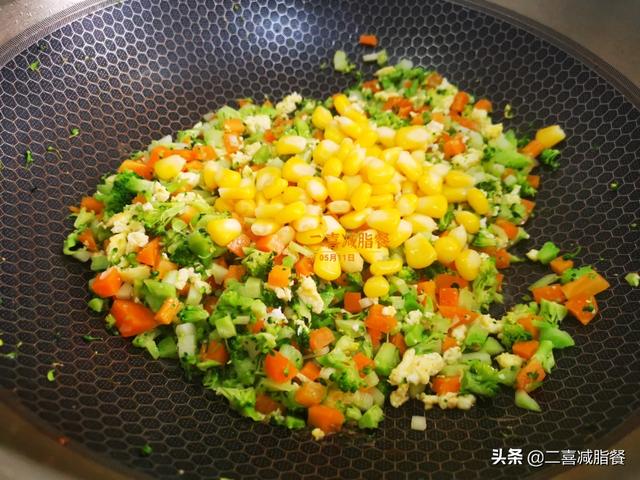 减肥午饭吃什么好，减肥午餐吃啥好（450大卡的减脂午餐）