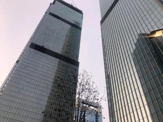 深圳十大高楼排名，世界第一高楼2400米（于2020年竣工的全球十大摩天楼）