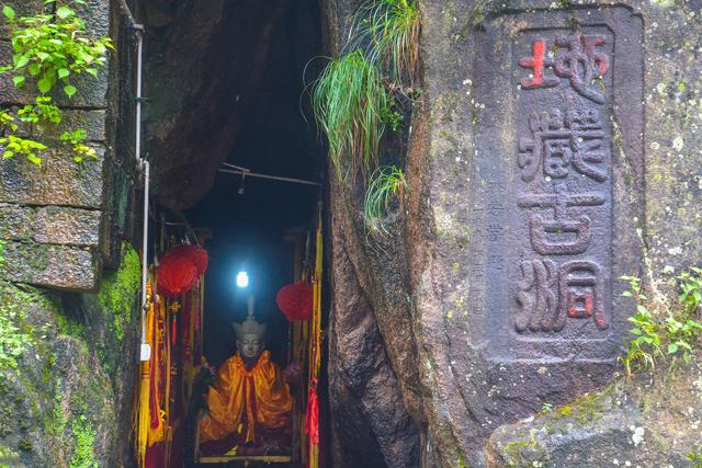 九华山在哪里，九华山在哪里属于哪个省市（这个小城是否要改为“九华山市）