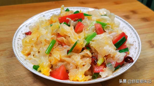 怎样做美味的凉拌银耳，银耳凉拌银耳怎么做（鲜香味美又有营养）