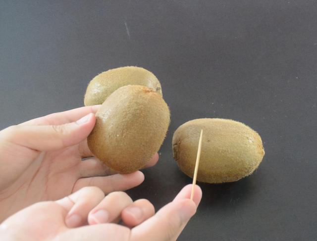 怎么让猕猴桃快速催熟，推荐猕猴桃的4种催熟方法让你吃到香甜的猕猴桃（最快1天就能吃）