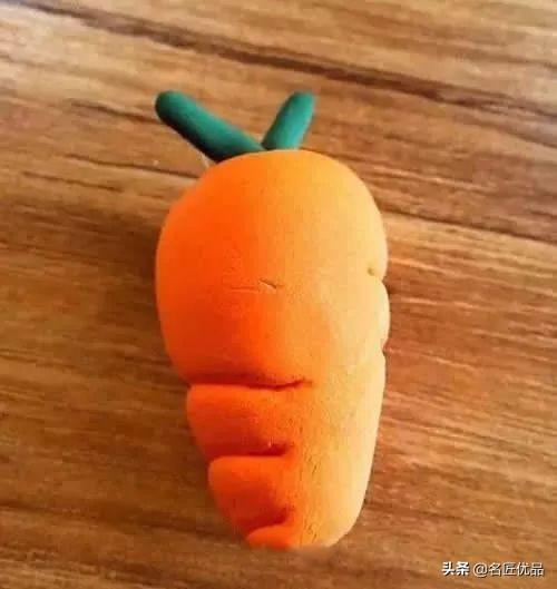 怎么用彩泥捏小兔子，小兔子用彩泥怎么捏（教你用超轻黏土做一个小兔子小挂坠）