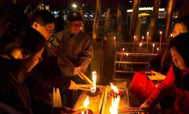 点香头是什么，点香头是什么人（大年初一烧头香，你怎么看）