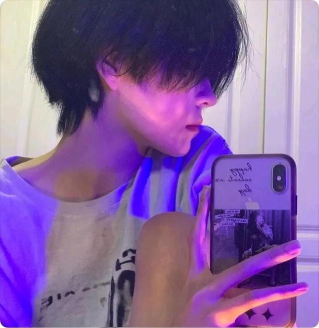 airpods电量怎么看，ins成熟帅气真人魅力男生头像 远渡人间惊鸿宴微信（分享：帅气超A·男生头像）