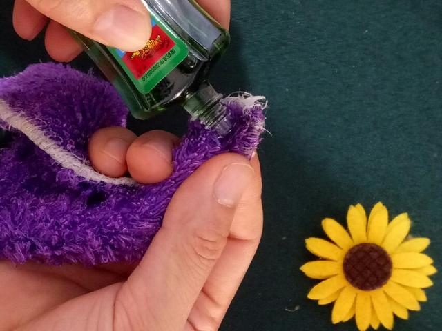 新塑料杯子第一次使用应该怎样处理，刚买来的塑料水杯使用前怎样处理一下（新生去除还不留痕迹）