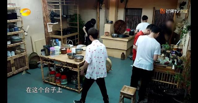 岛台高度和橱柜高度是多少，岛台距离橱柜多少合适（颜值和功能一个不能少）