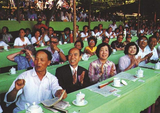 澳门四大家族，澳门四大家族和香港四大家族（何鸿燊家族只是“小弟弟”）