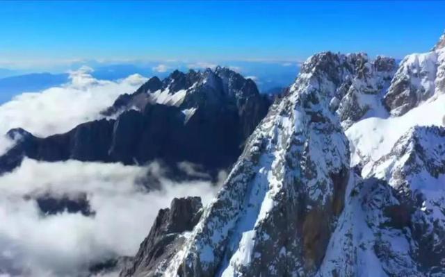 玉龙雪山在哪里，玉龙雪山的千年绝世风华——美景