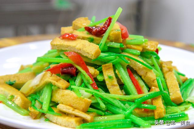 芹菜炒豆腐干的家常炒法，厨师长教你做芹菜炒豆腐干